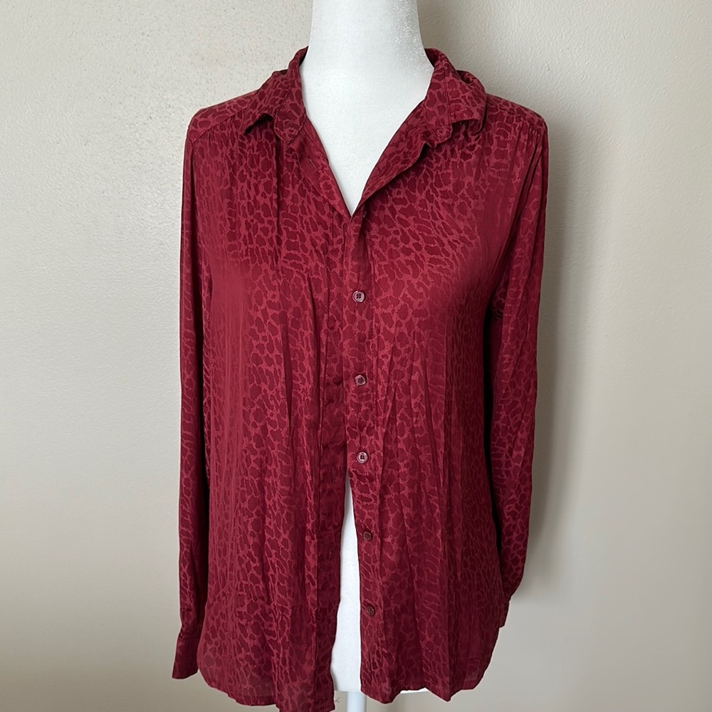 Long sleeve buttoned blouse